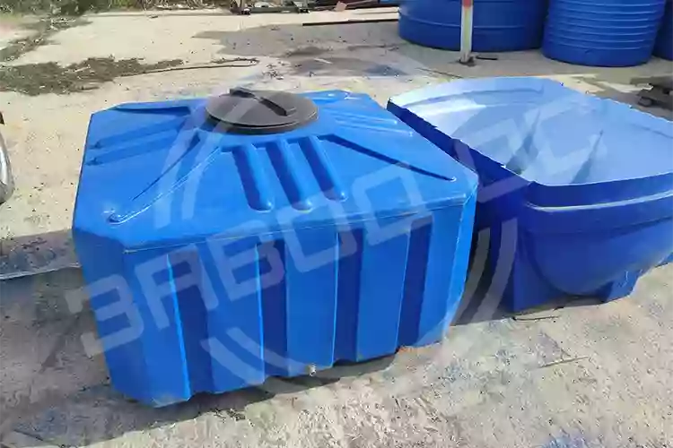 Плоские пластиковые емкости для воды